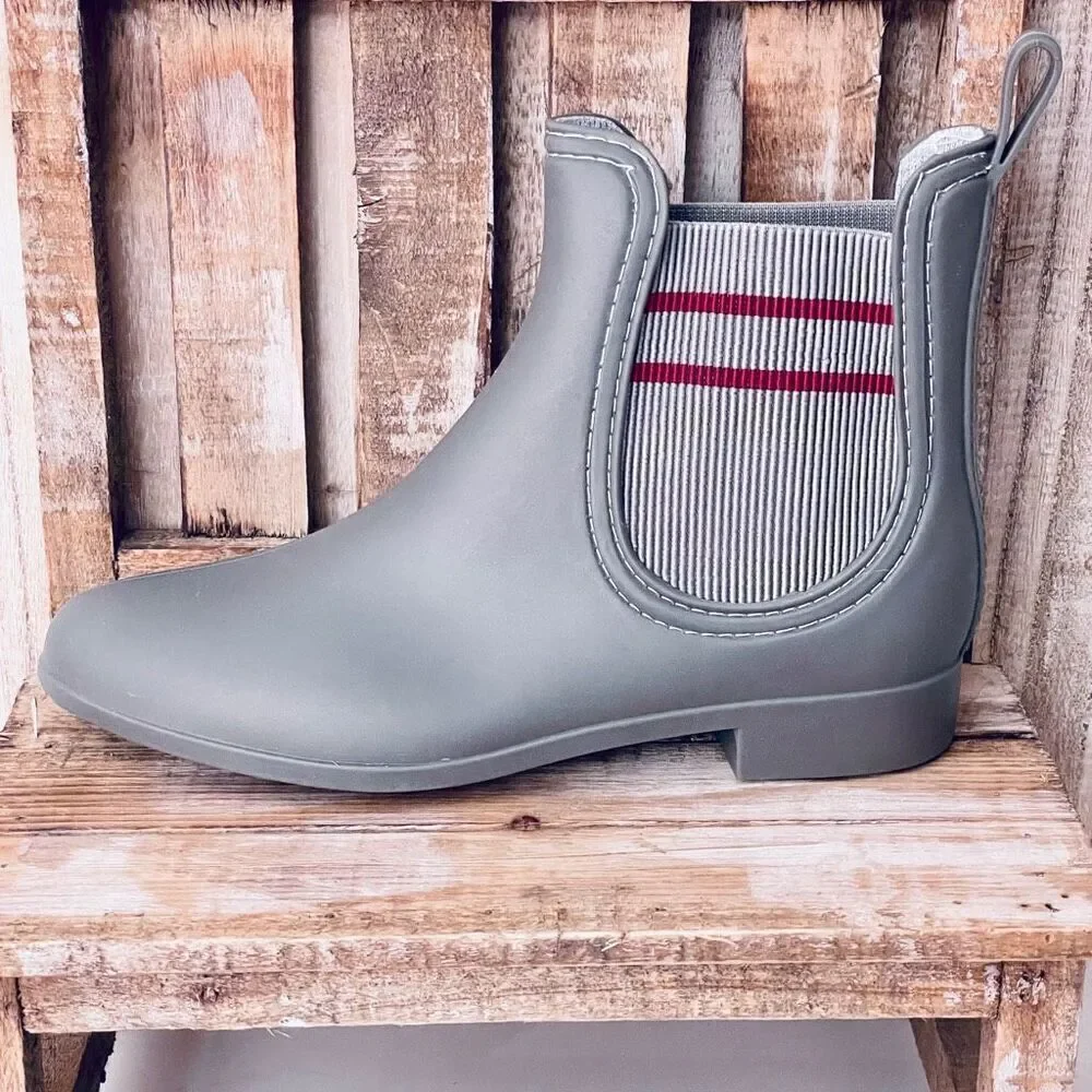 NWT Ferrera Couture 8 by Henry Ferrera Clarity Grey Rain Booties Boots w/elastic
